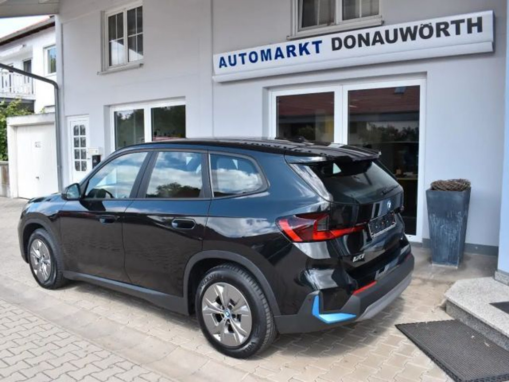 BMW iX1