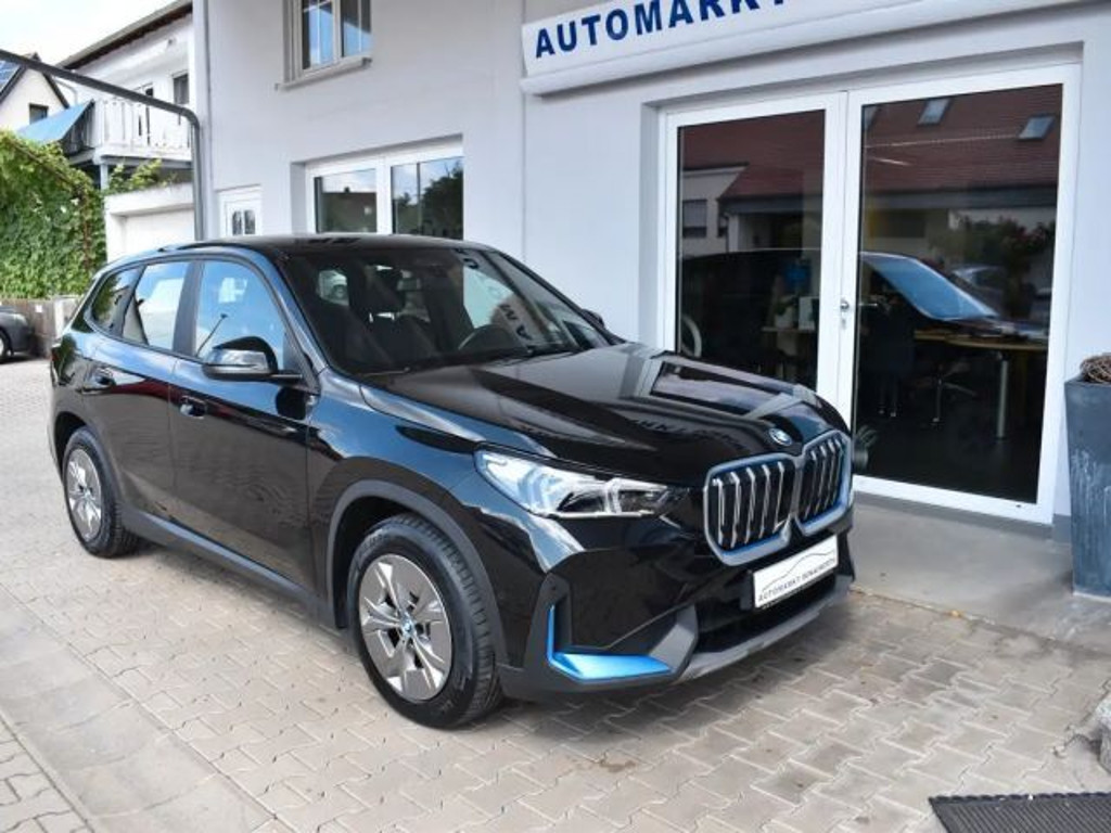 BMW iX1