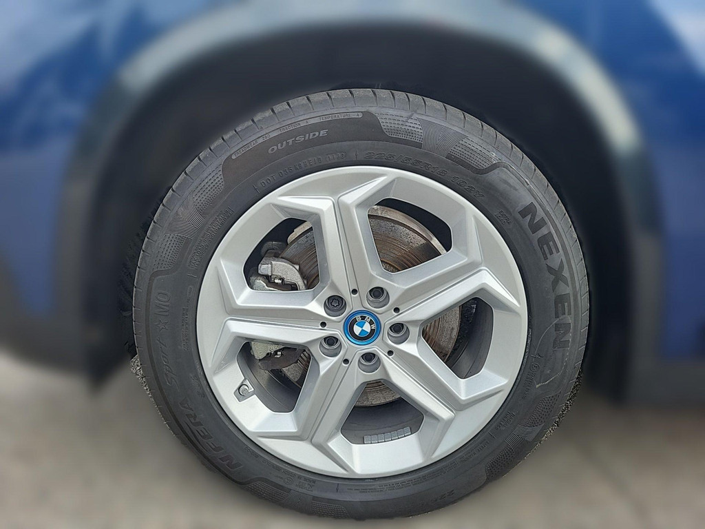 BMW iX1