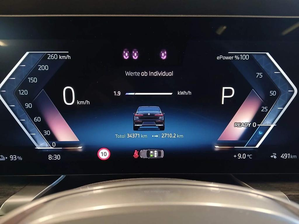 BMW i7