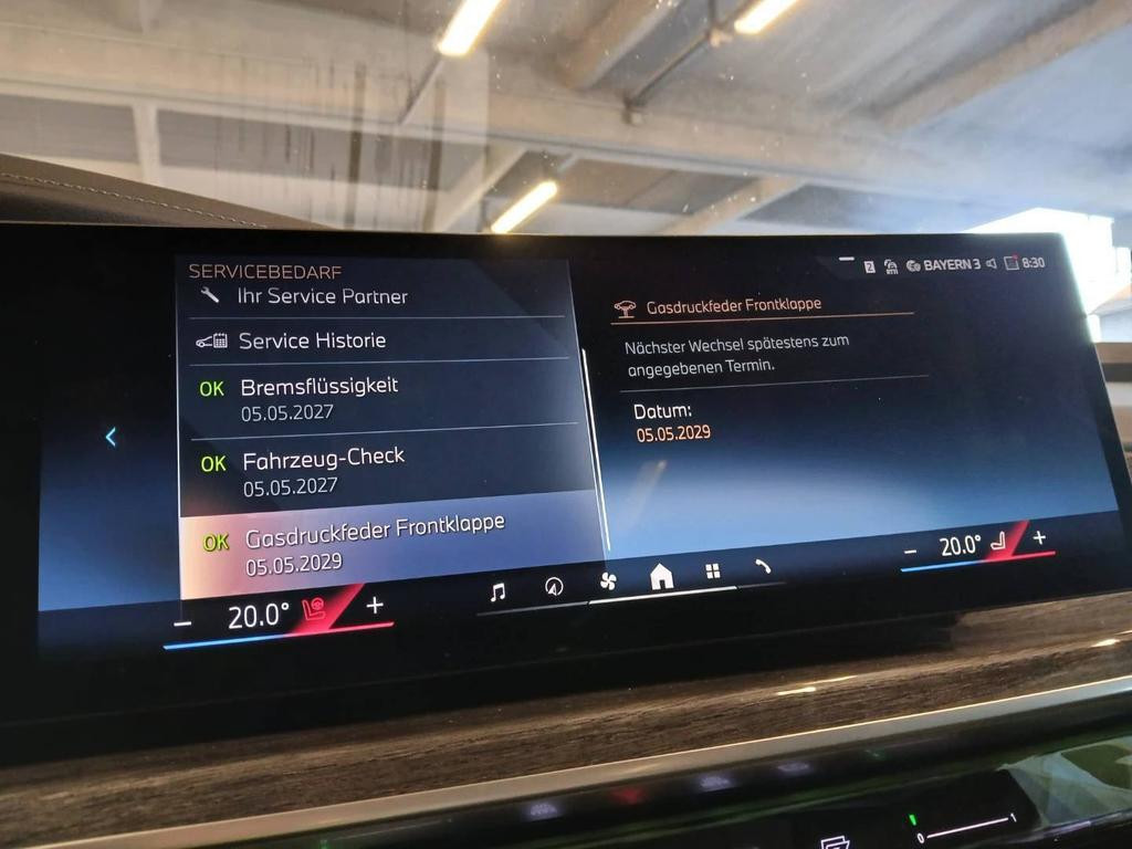 BMW i7