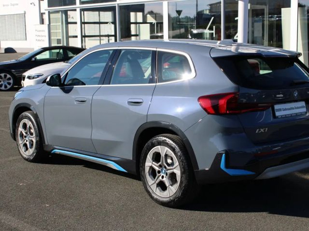 BMW iX1