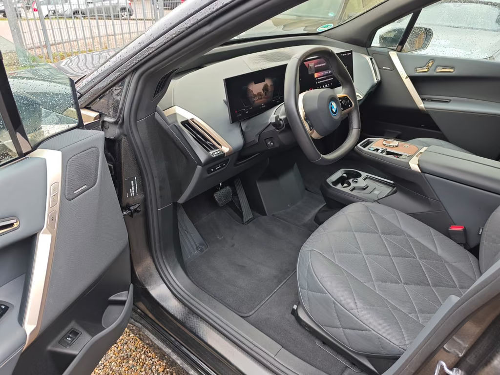 BMW iX