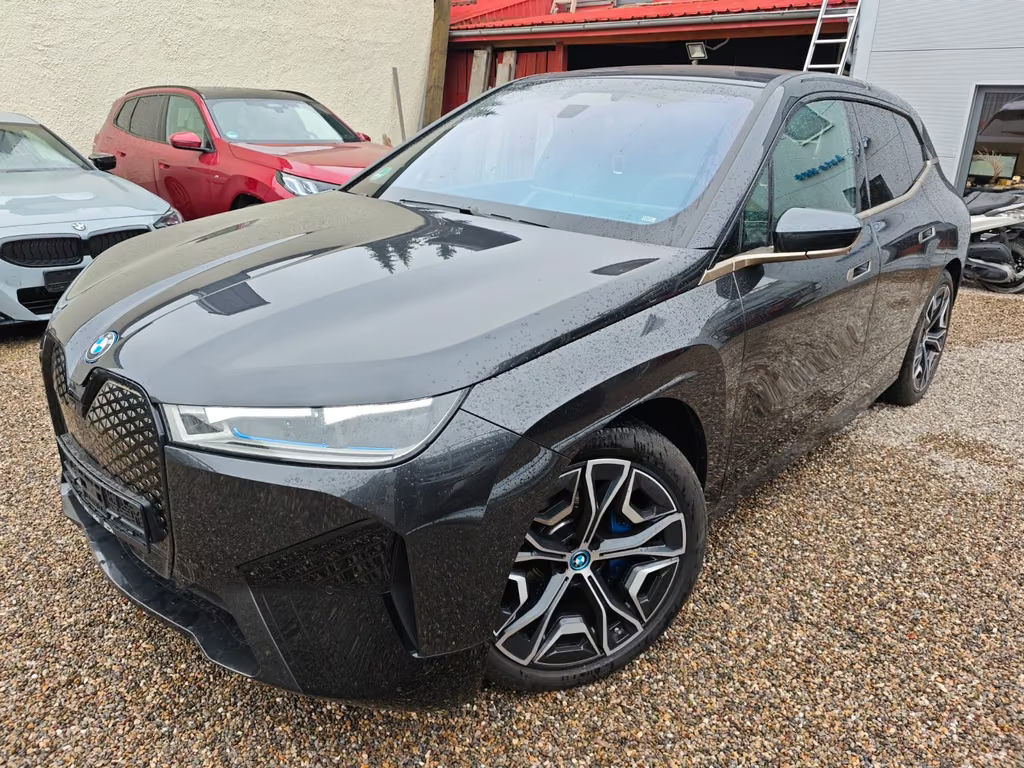 BMW iX