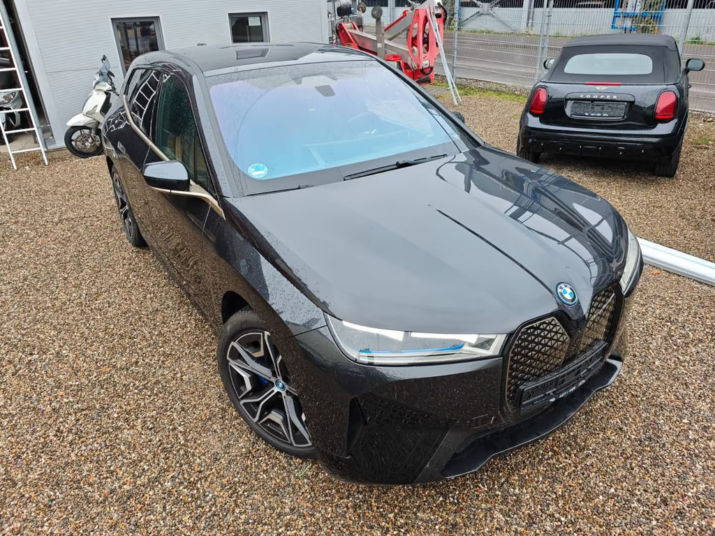 BMW iX