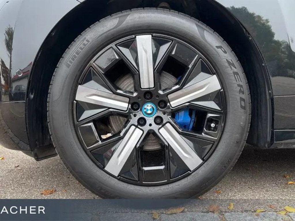 BMW iX