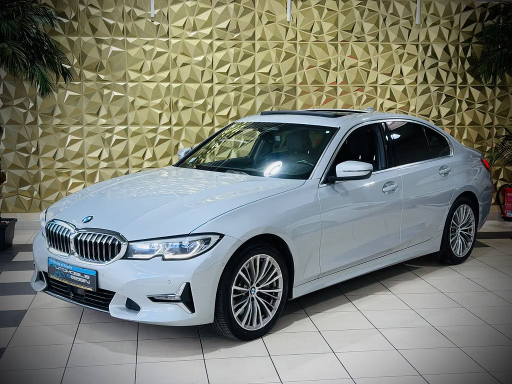 BMW 3 Serie 330 Luxury Line xDrive Sedan 330i