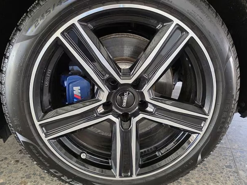 BMW i5