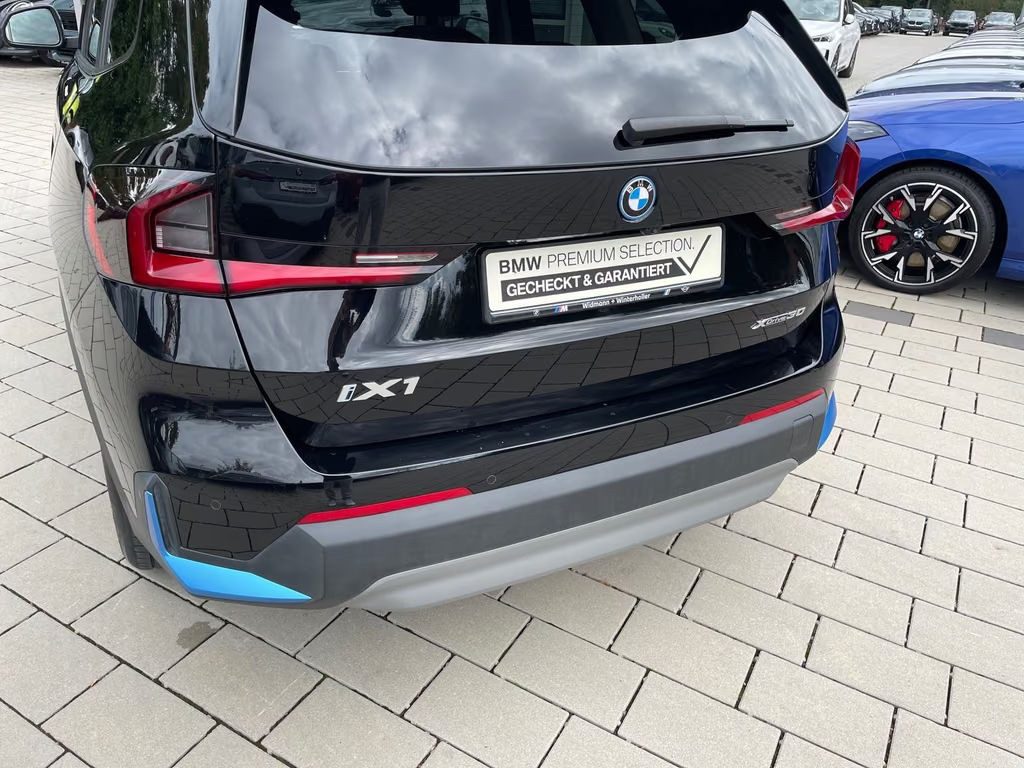 BMW iX1