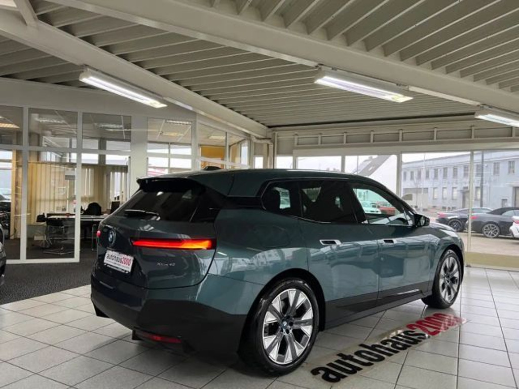 BMW iX