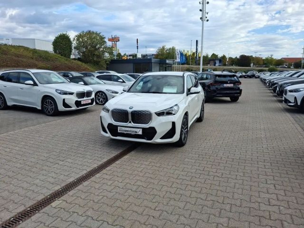 BMW iX1