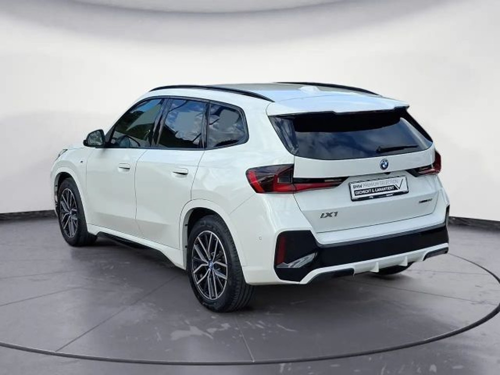 BMW iX1