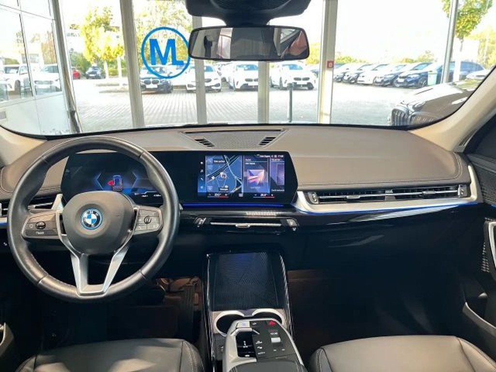 BMW iX1