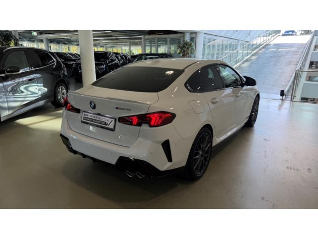 BMW M235