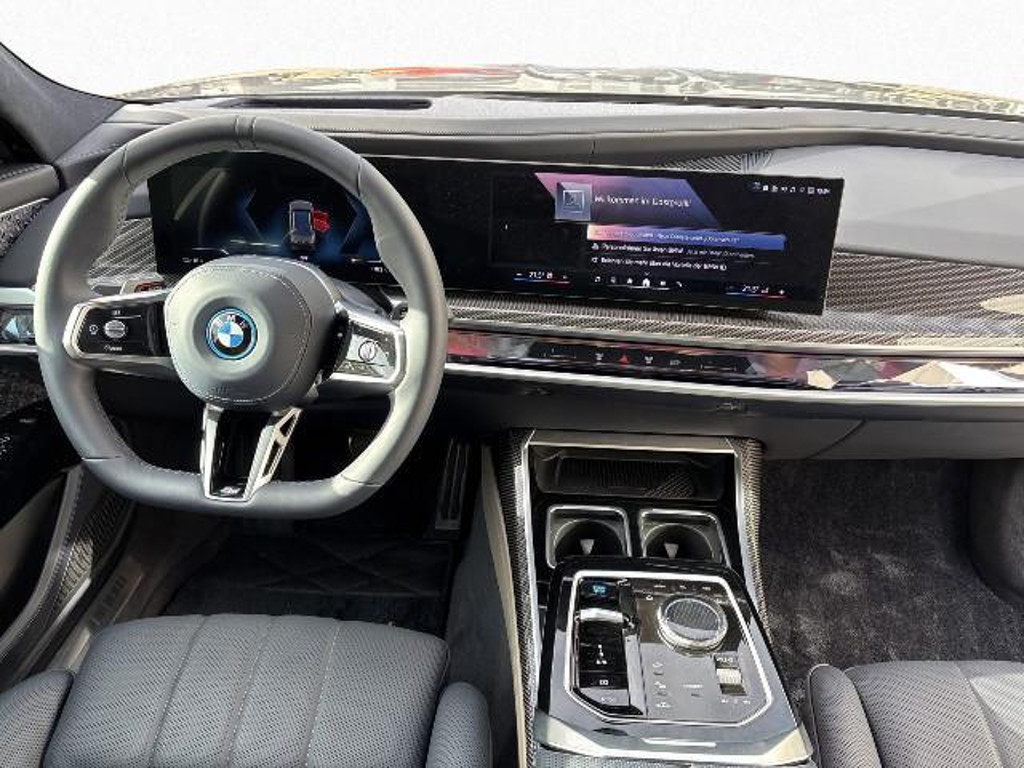 BMW i7