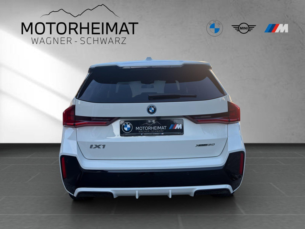 BMW iX1