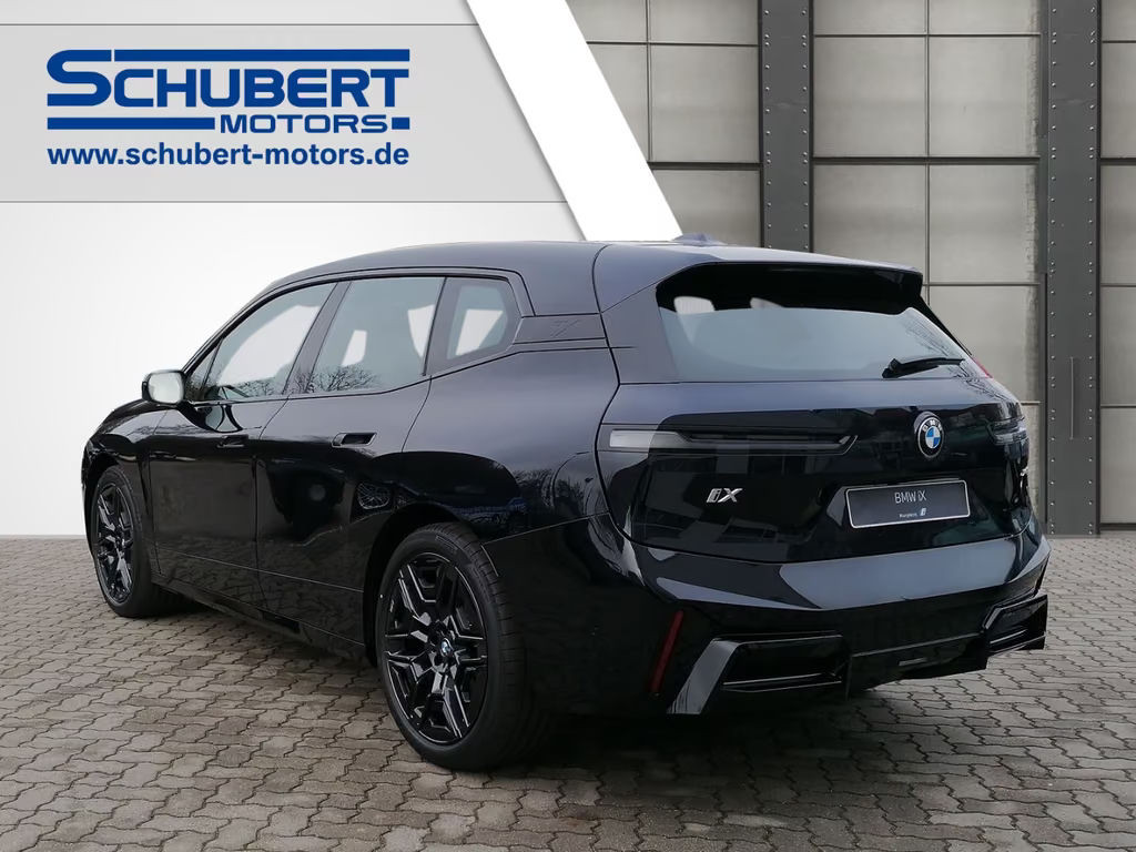 BMW iX