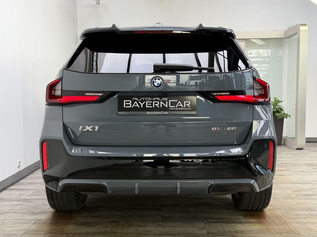 BMW iX1