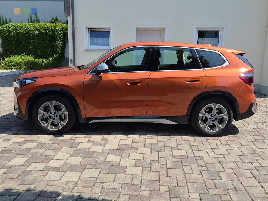 BMW iX1