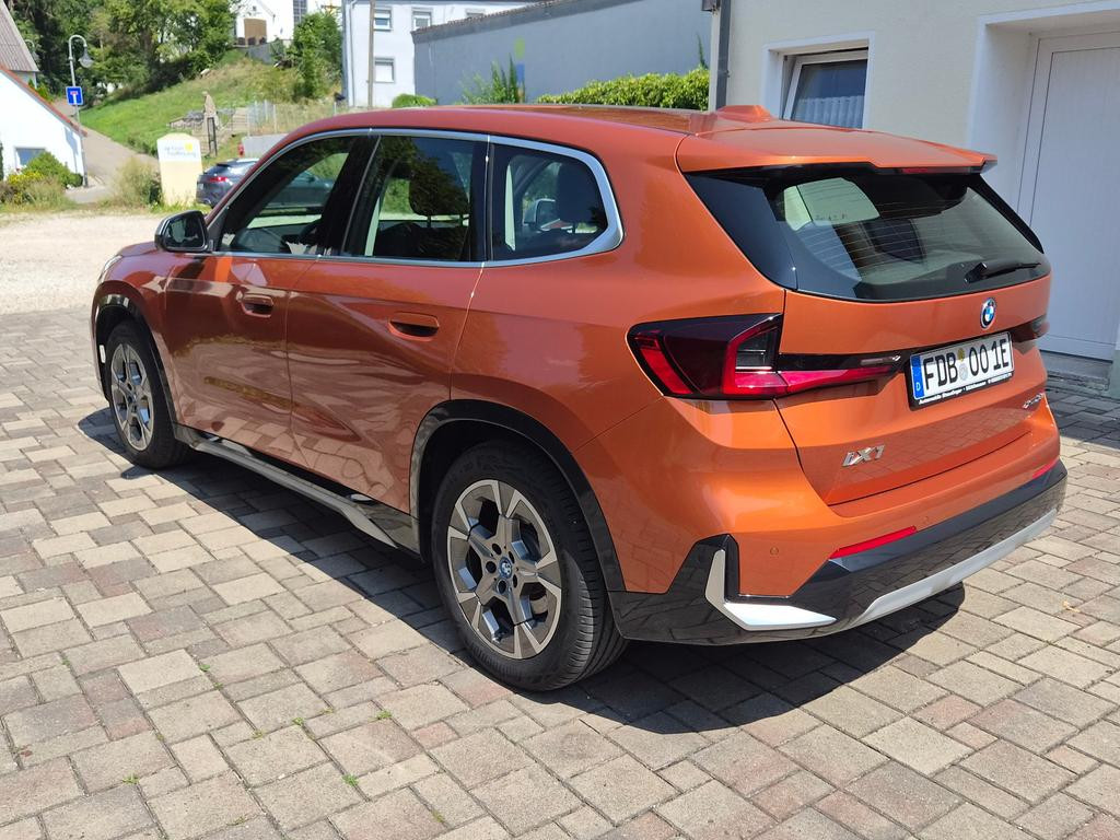 BMW iX1