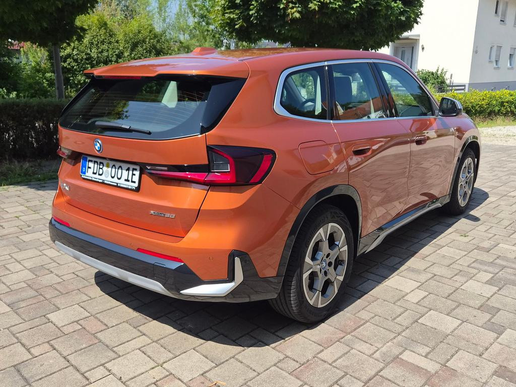 BMW iX1