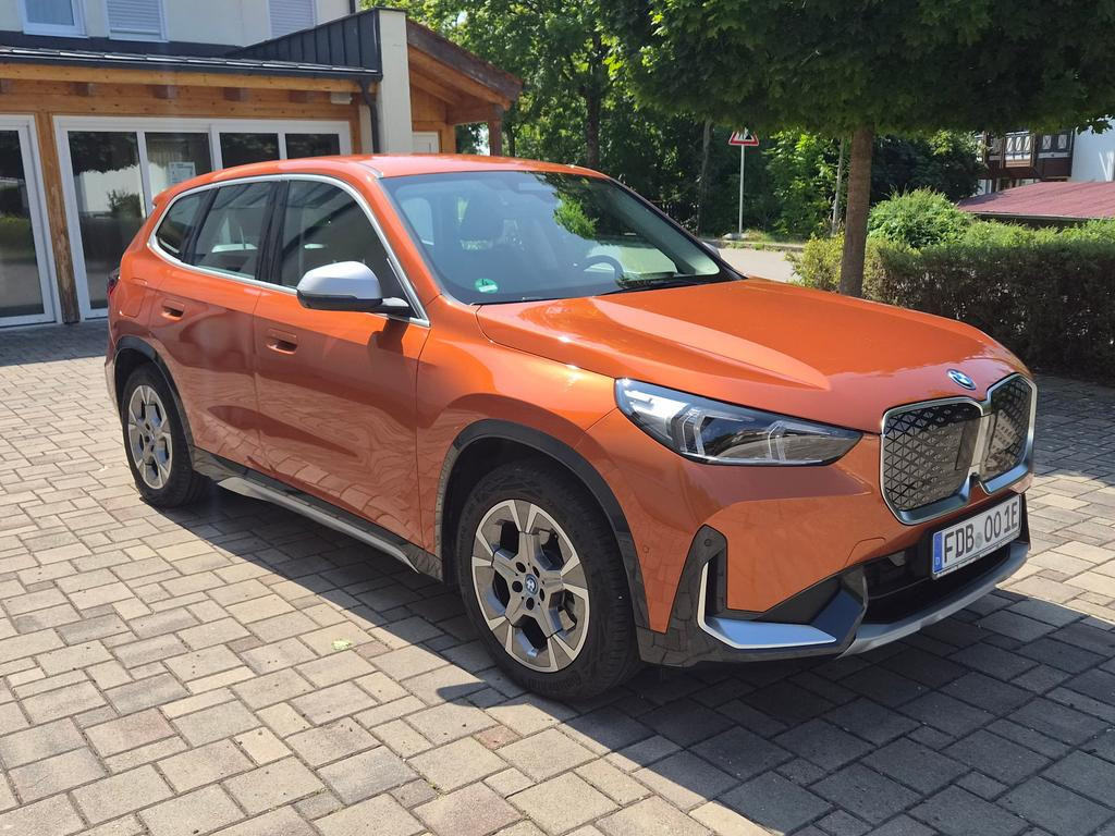 BMW iX1