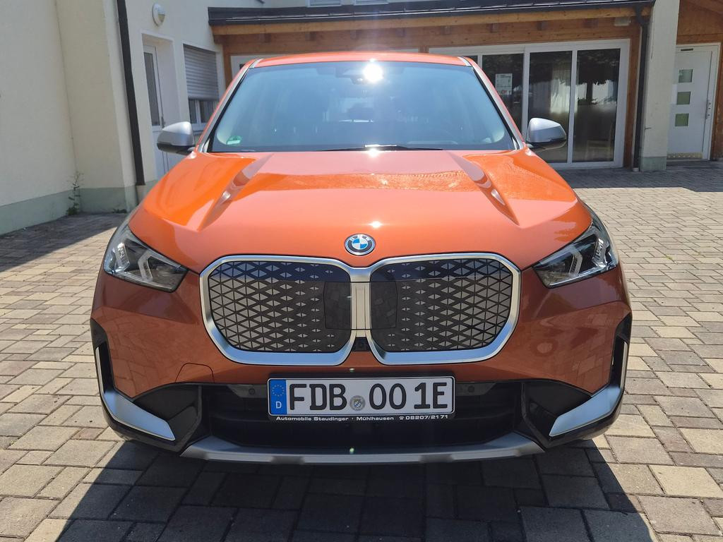 BMW iX1