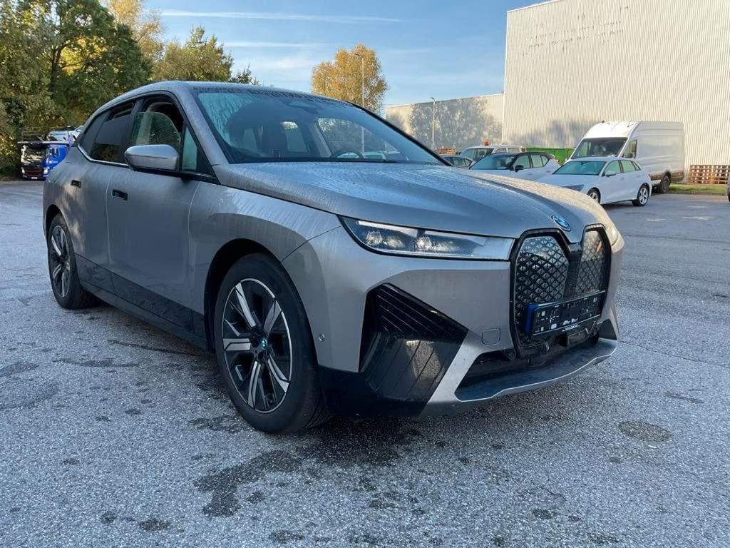 BMW iX