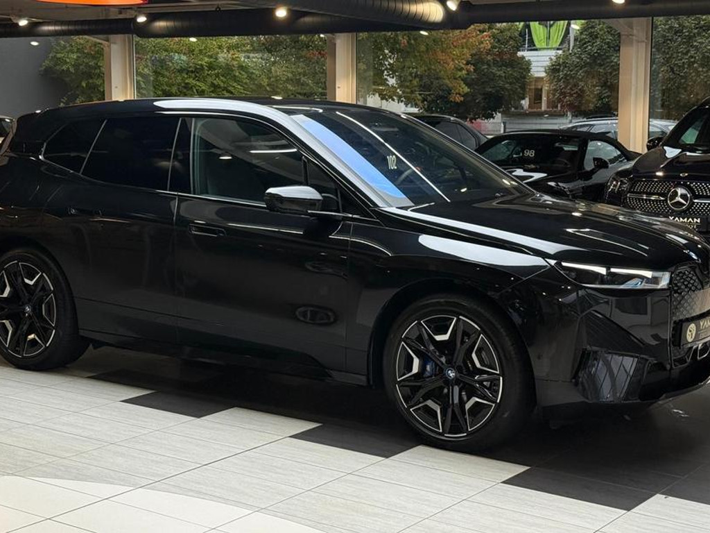 BMW iX