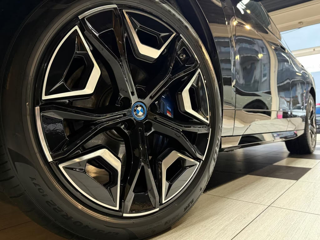 BMW iX