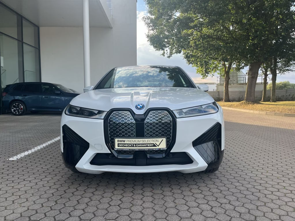 BMW iX