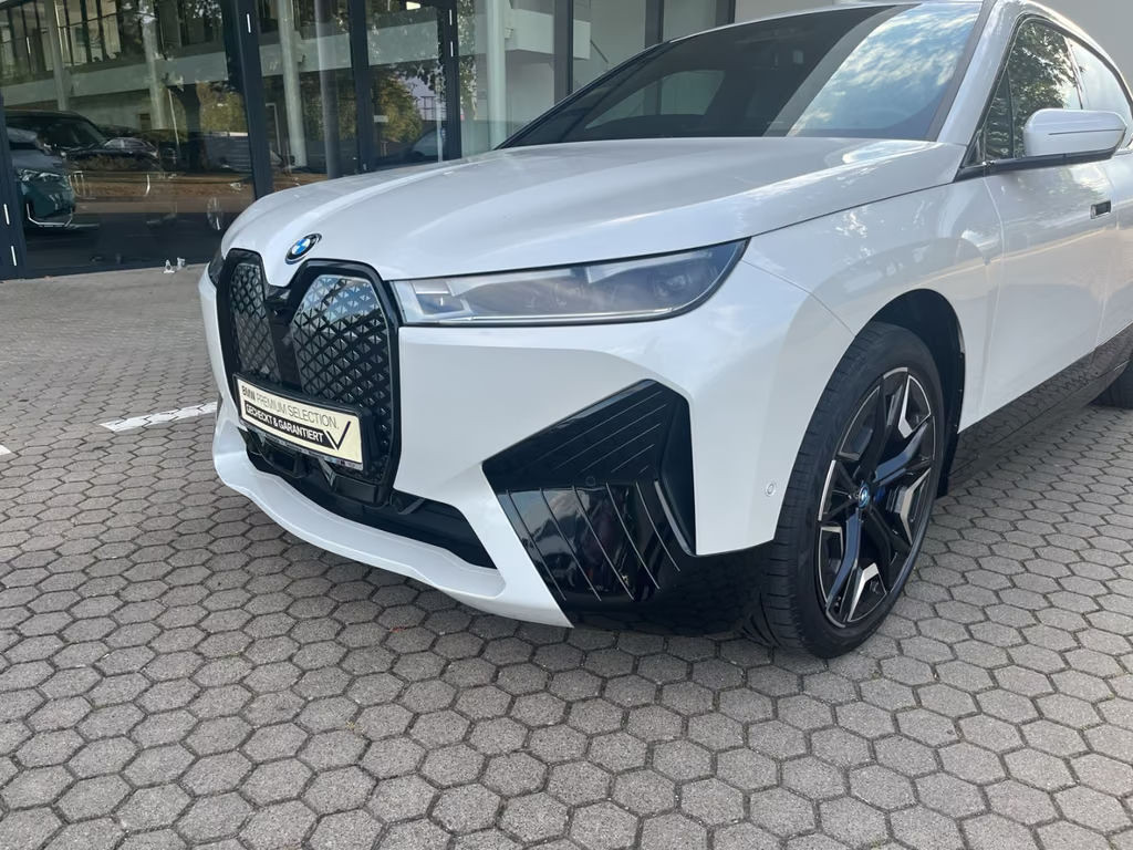 BMW iX