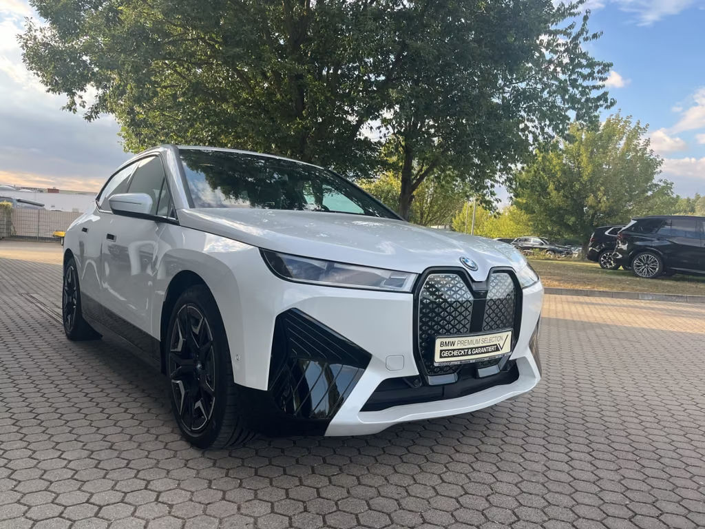 BMW iX