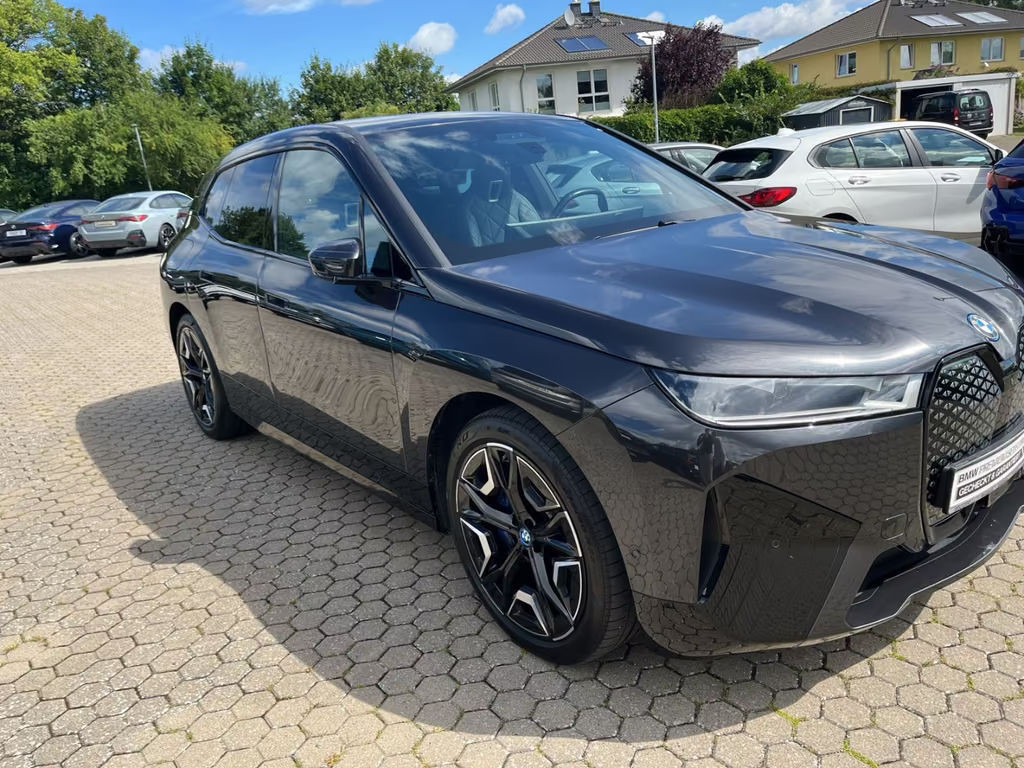 BMW iX