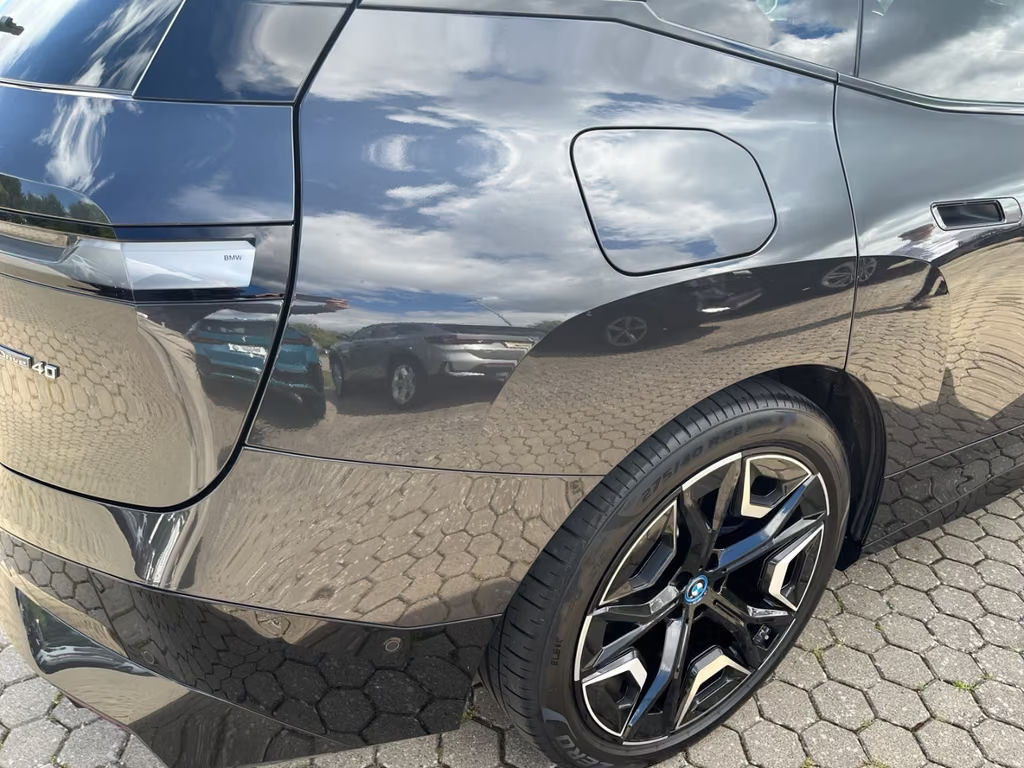BMW iX