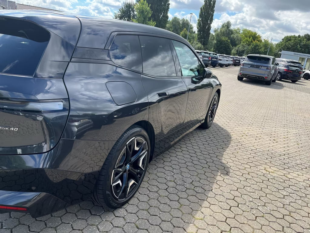 BMW iX