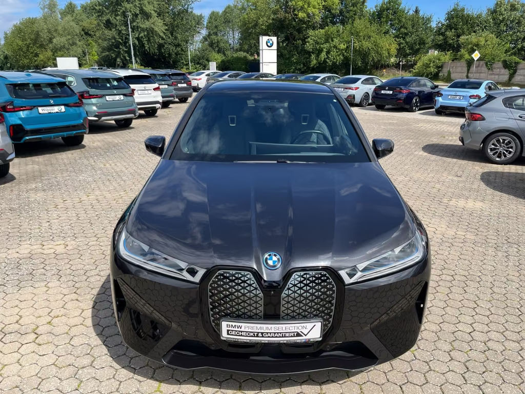 BMW iX