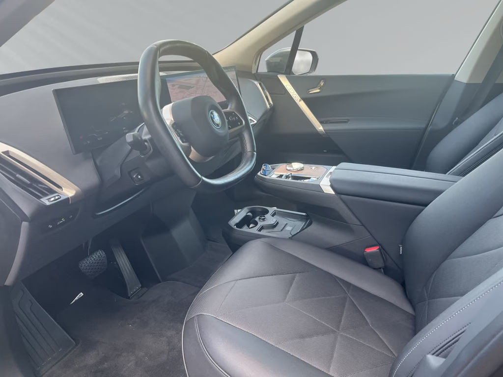 BMW iX