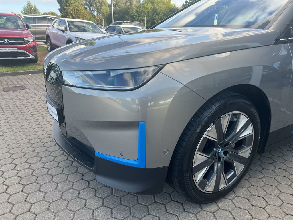BMW iX