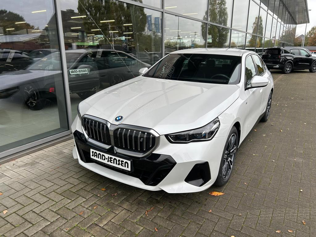 BMW i5