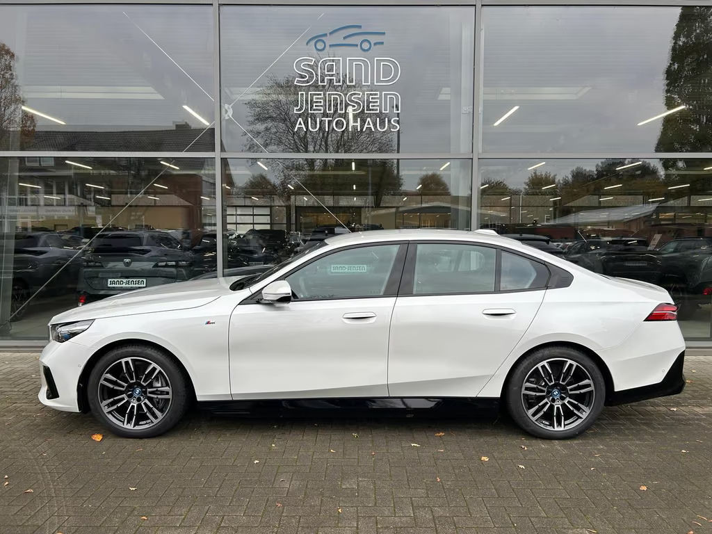 BMW i5