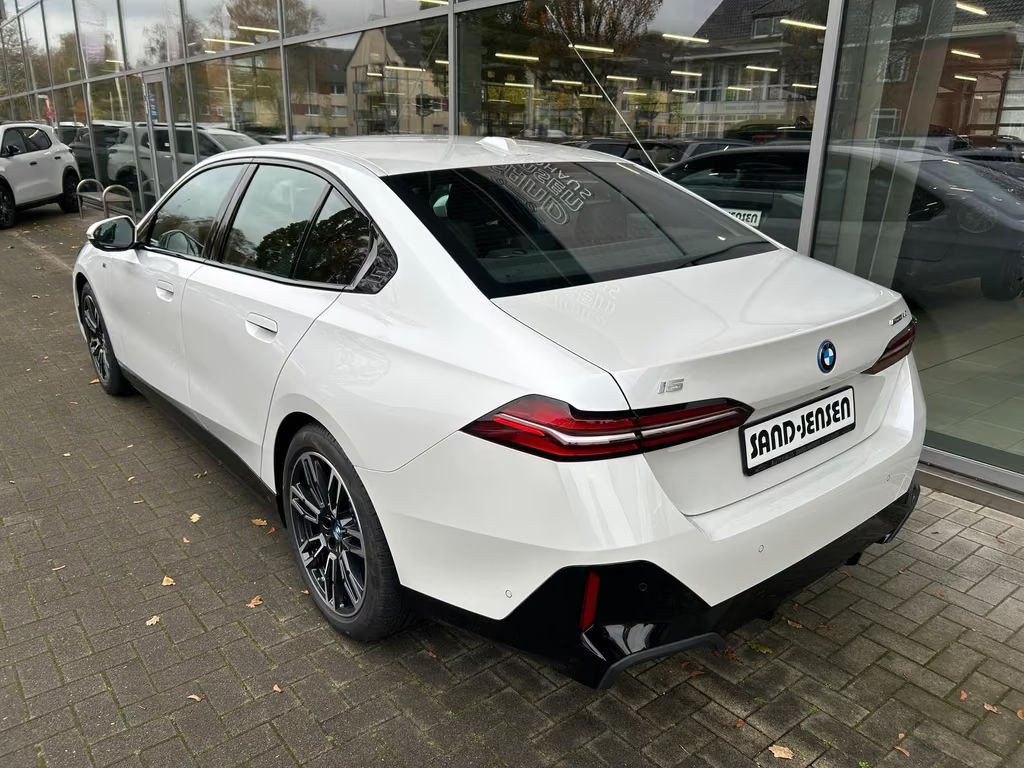 BMW i5