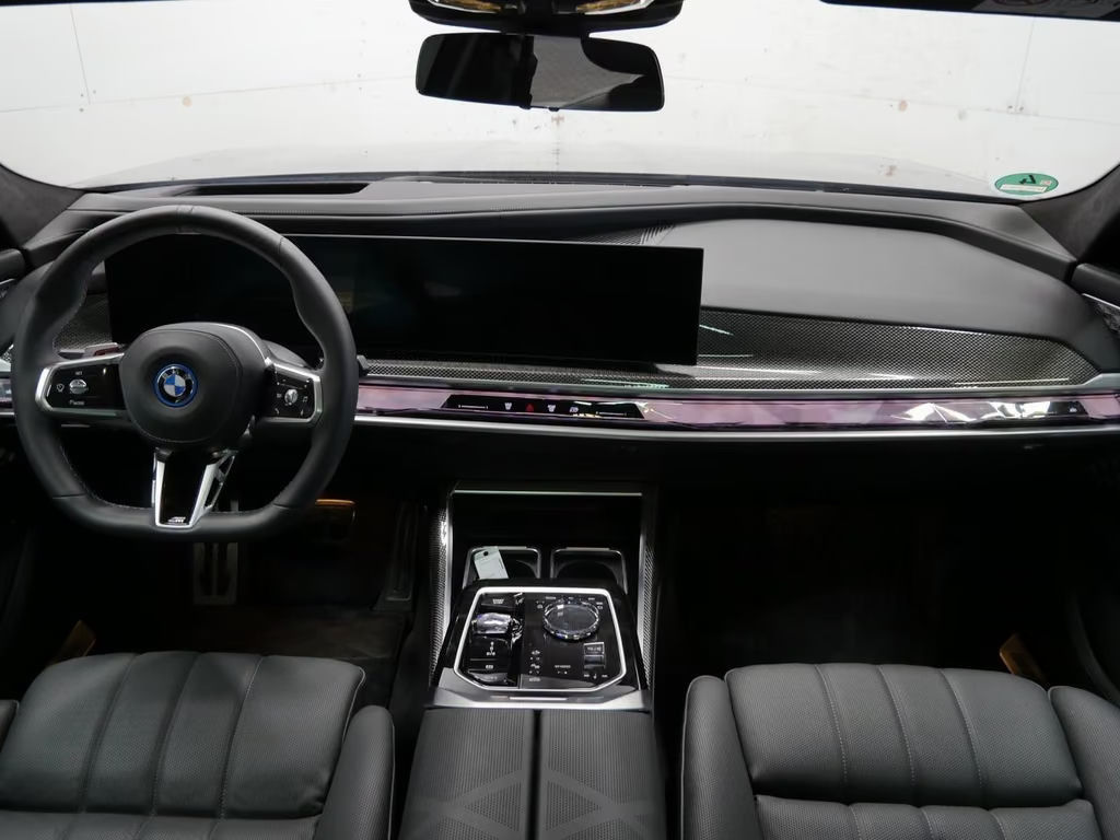 BMW i7