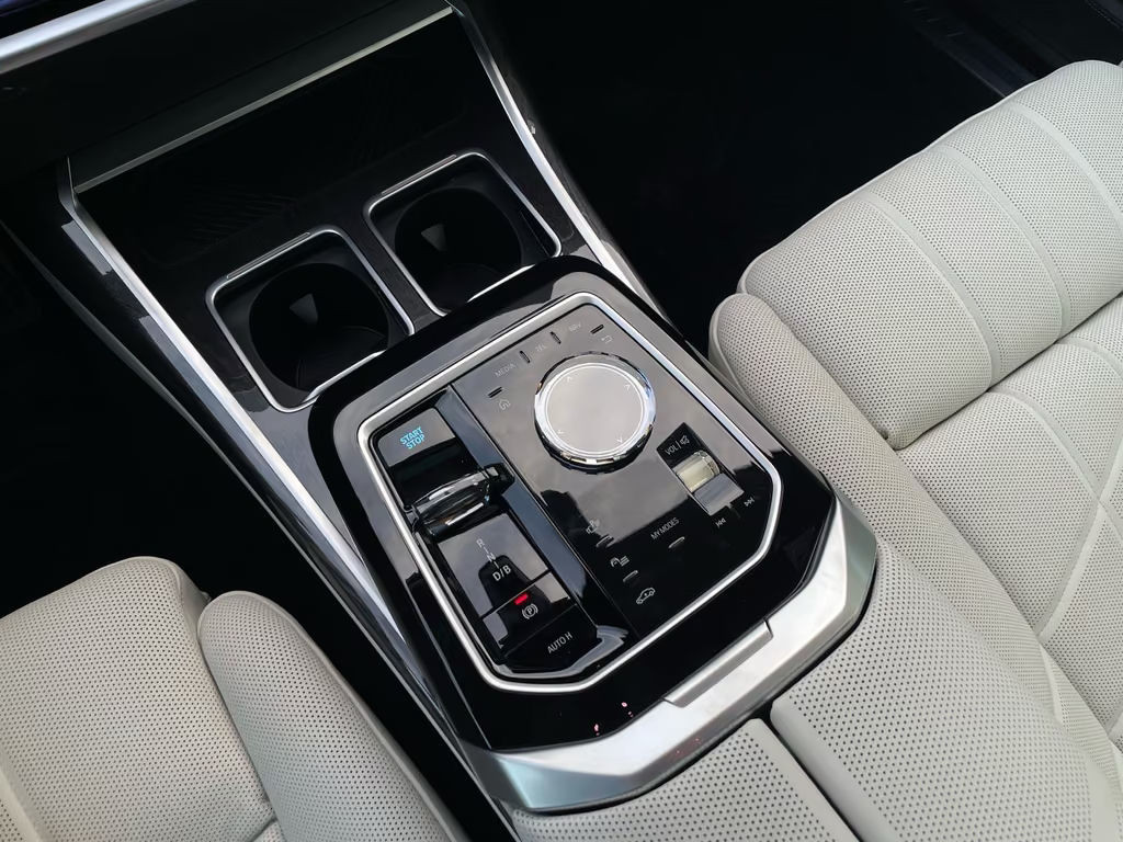 BMW i7