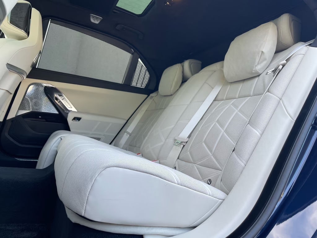 BMW i7