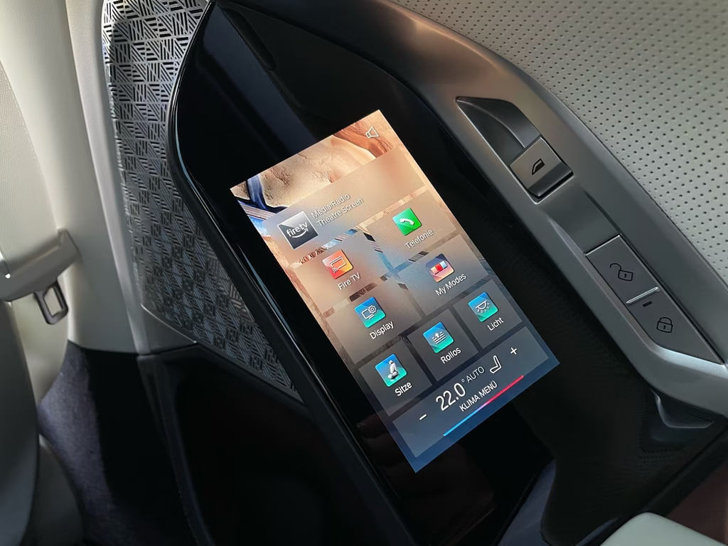 BMW i7