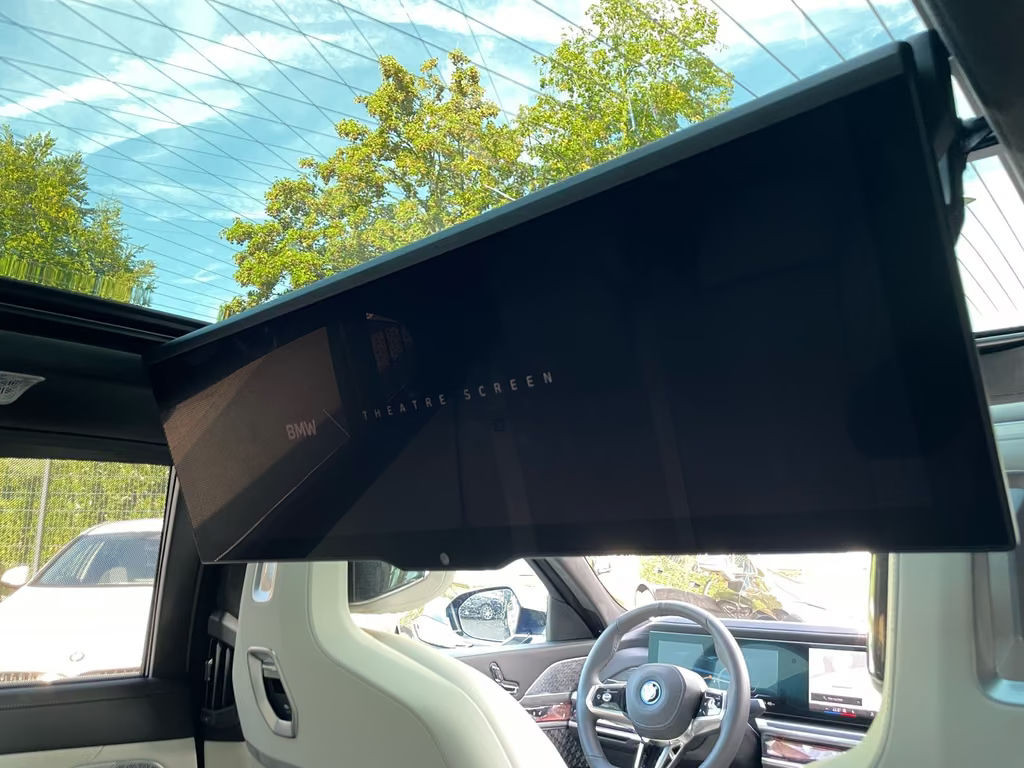 BMW i7