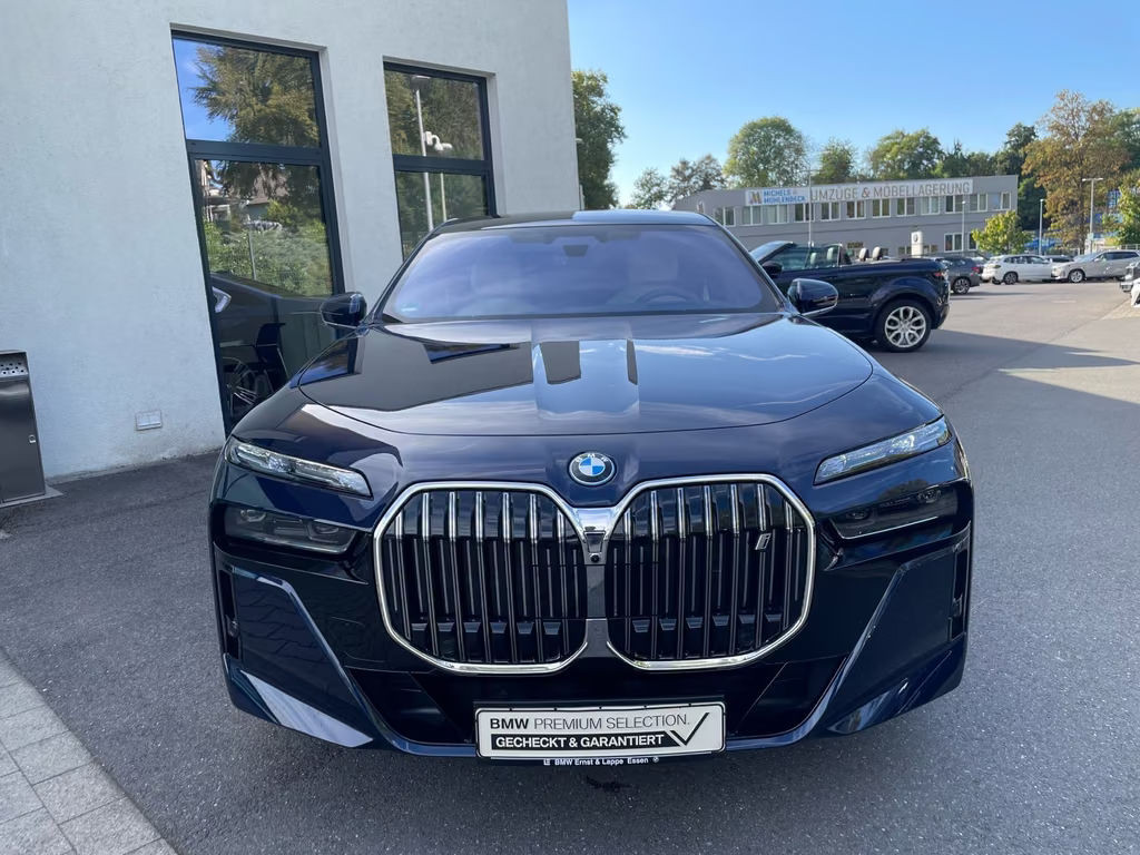 BMW i7