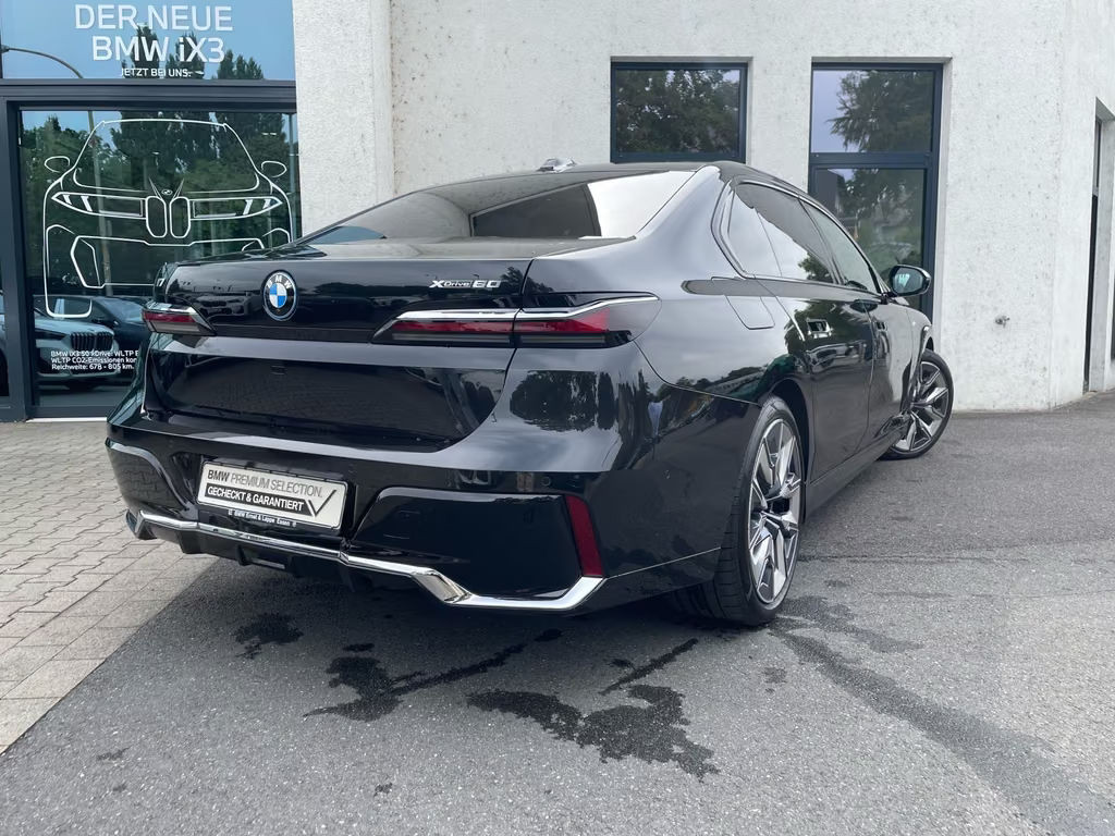 BMW i7