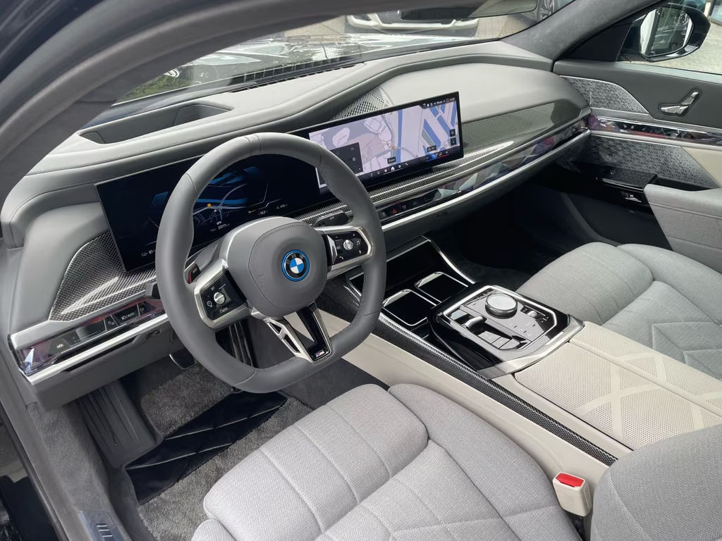 BMW i7